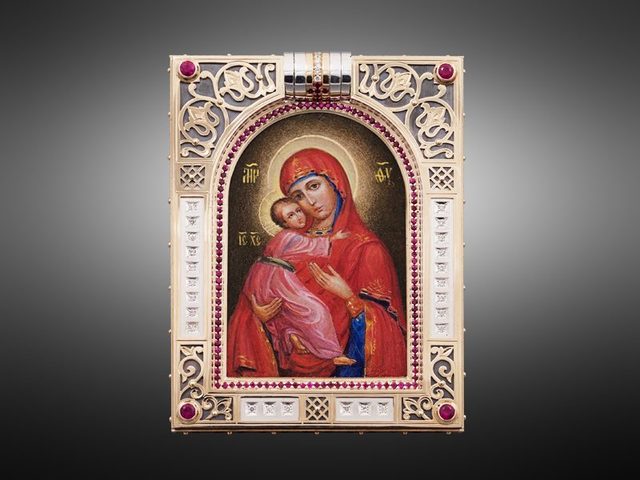 К чему падает икона в доме со стены, с полки: народная примета. К чему разбивается икона в доме? К чему упала икона на голову? Если упала икона на пол, в доме: что делать, какую читать молитву?