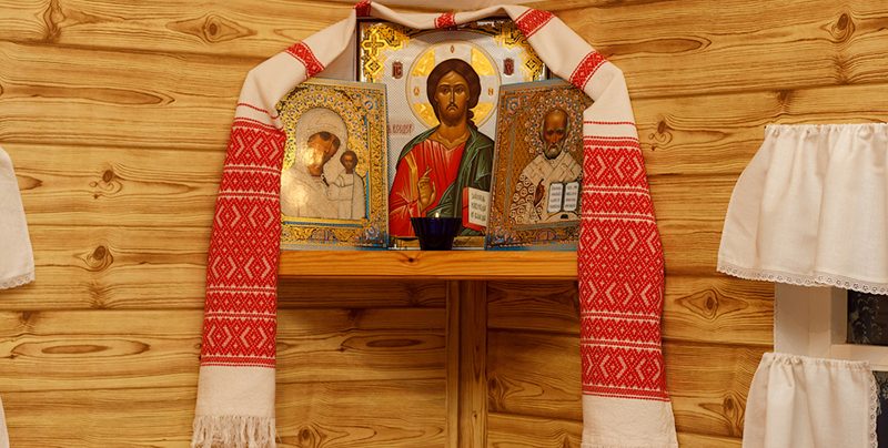 Какие иконы должны быть обязательно в доме: список, названия, от чего помогают, где правильно расположить?