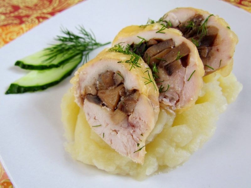 Свиные рулетики в сливках