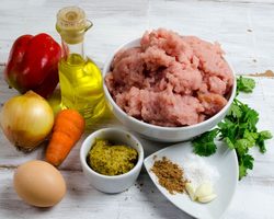 Как пожарить вкусные котлеты из говяжьего и свиного фарша на сковороде и в духовке: лучшие рецепты. Как приготовить классические домашние котлеты из фарша говядины и свинины, с подливкой, с добавлением фарша курицы, куриной грудки, индейки, лосятины, без хлеба: рецепт