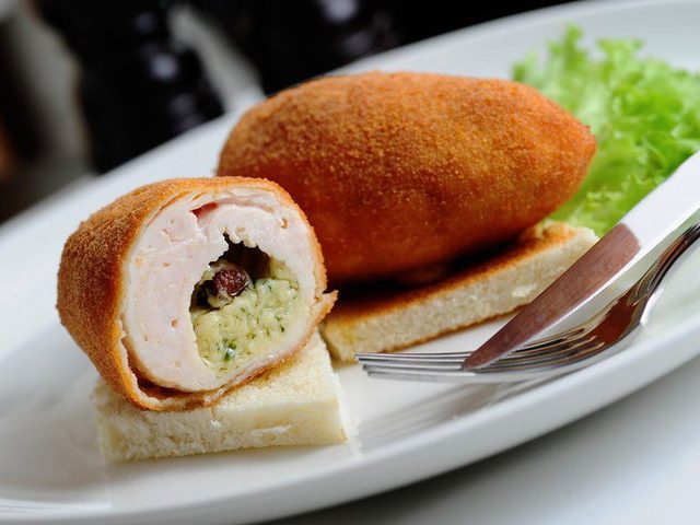 Котлеты по-киевски: лучшие рецепты. Как вкусно приготовить котлеты по-киевски из рубленного филе, фарша куриного и свиного, во фритюре, с сыром, маслом, грибами, ленивые в духовке, мультиварке, на сковороде в домашних условиях: рецепты