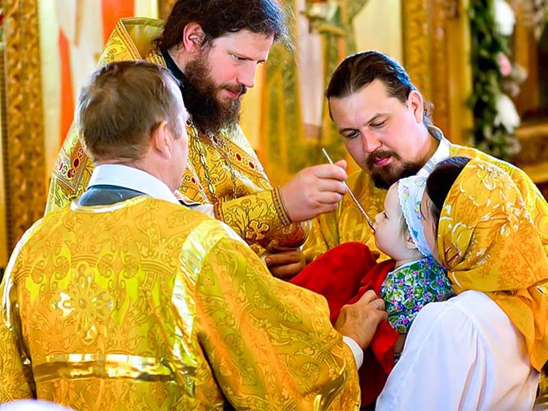 Можно ли целовать иконы, крест, руку священнику, ребенка, родных?