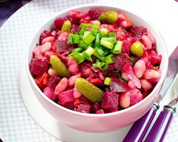 Салат винегрет: лучшие рецепты. Винегрет классический с горошком: пошаговый рецепт. Как приготовить вкусный праздничный винегрет с фасолью, квашеной, свежей, морской капустой, солеными и свежими огурцами, селедкой, грибами: рецепт