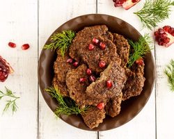 Котлеты из говяжьей, свиной, куриной, бараньей, печени и индейки: лучшие рецепты. Как приготовить вкусные, сочные котлеты из печени с манкой, с морковью и луком, рисом, овсяными хлопьями, картофелем, в сметане, рубленные, по-царски, детские: рецепт