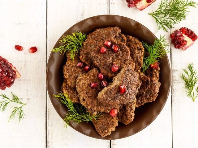 Котлеты из говяжьей, свиной, куриной, бараньей, печени и индейки: лучшие рецепты. Как приготовить вкусные, сочные котлеты из печени с манкой, с морковью и луком, рисом, овсяными хлопьями, картофелем, в сметане, рубленные, по-царски, детские: рецепт
