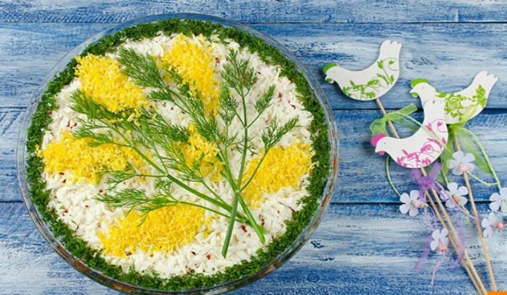 Нежное украшение праздничного салата «мимоза» на свадьбу