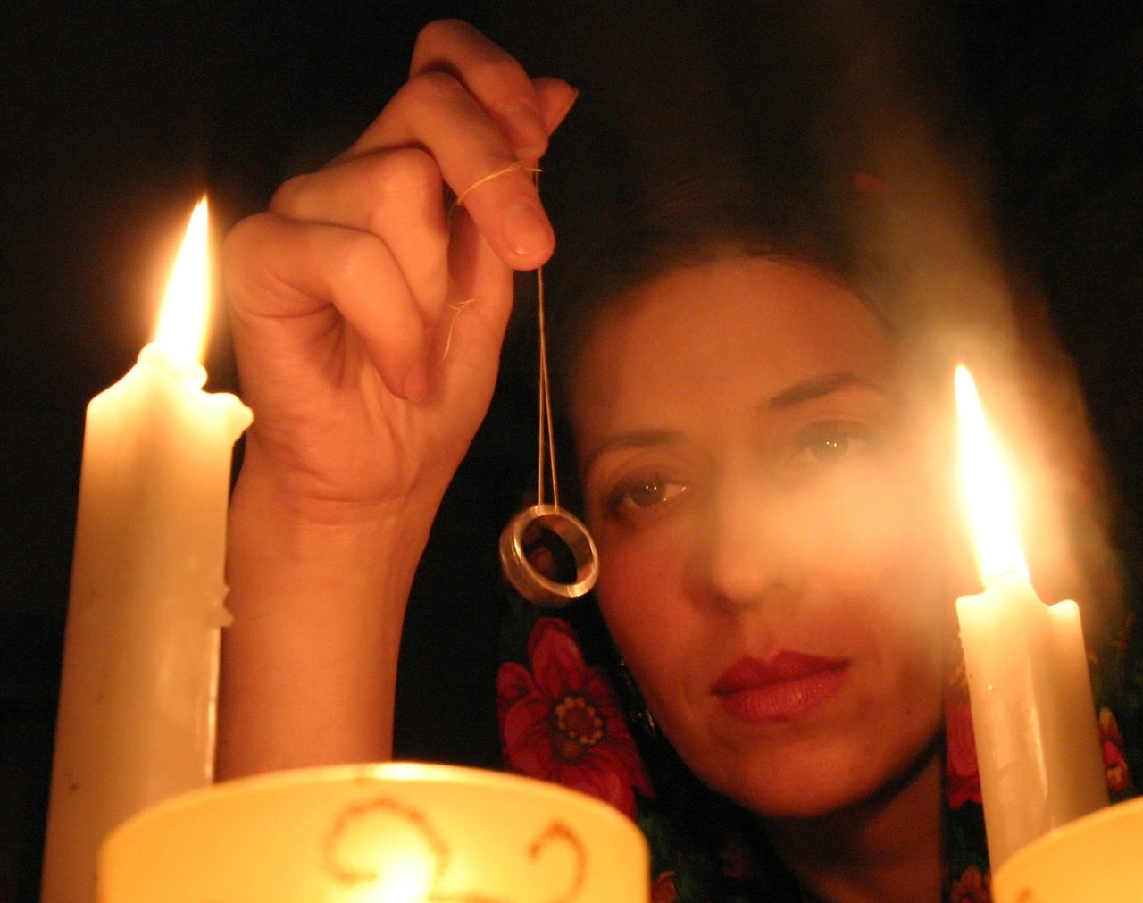 Гадания о суженном на кольцо