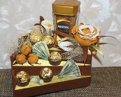 Сладкие, вкусные подарки на Новый год своими руками из конфет, шоколадок, сладостей: идеи, фото. Как сделать новогодние сладкие подарки друзьям, коллегам, детям своими руками из конфет, шоколада, сладостей: идеи для школы, детского сада, схемы, шаблоны, фото