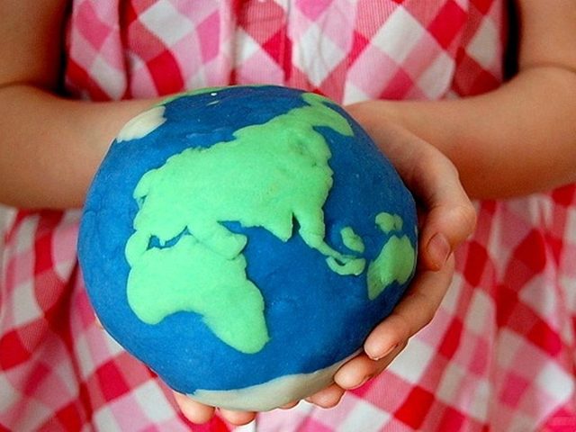 Поделка — модель земного шара, глобус из пластилина своими руками с ребенком: пошаговая инструкция, описание, видео, фото. Как сделать глобус из пластилина и проволоки, ниток поэтапно? Лучшие поделки глобуса своими руками: фото