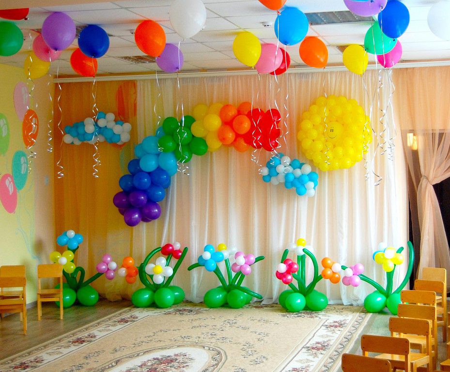 Красочное украшение сцены