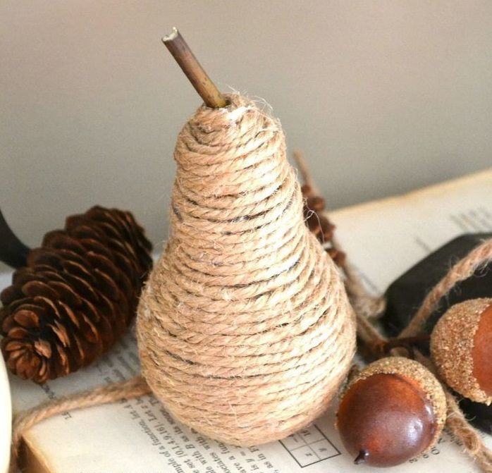 Груша из лампочки и бечевки