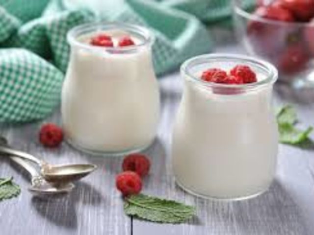Как сделать вкусный натуральный йогурт в домашних условиях в йогуртнице, без йогуртницы, мультиварке с функцией и без функции «Йогурт», термосе: рецепт. Какая закваска для йогурта лучше: советы. Что можно добавить в домашний йогурт: список ягод, фруктов, сухофруктов