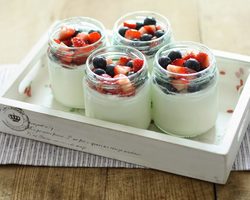 Какие йогурты самые полезные: названия, список, марки, рейтинг. Какой питьевой йогурт, биойогурт самый полезный, натуральный, качественный: список, марки.  Какой бывает самый лучший, полезный, натуральный йогурт, какой лучше покупать?