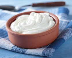 Чем отличается йогурт от кефира: сравнение. Что полезнее, лучше, вкуснее: йогурт или кефир? Чем отличаются закваски для йогурта и кефира?