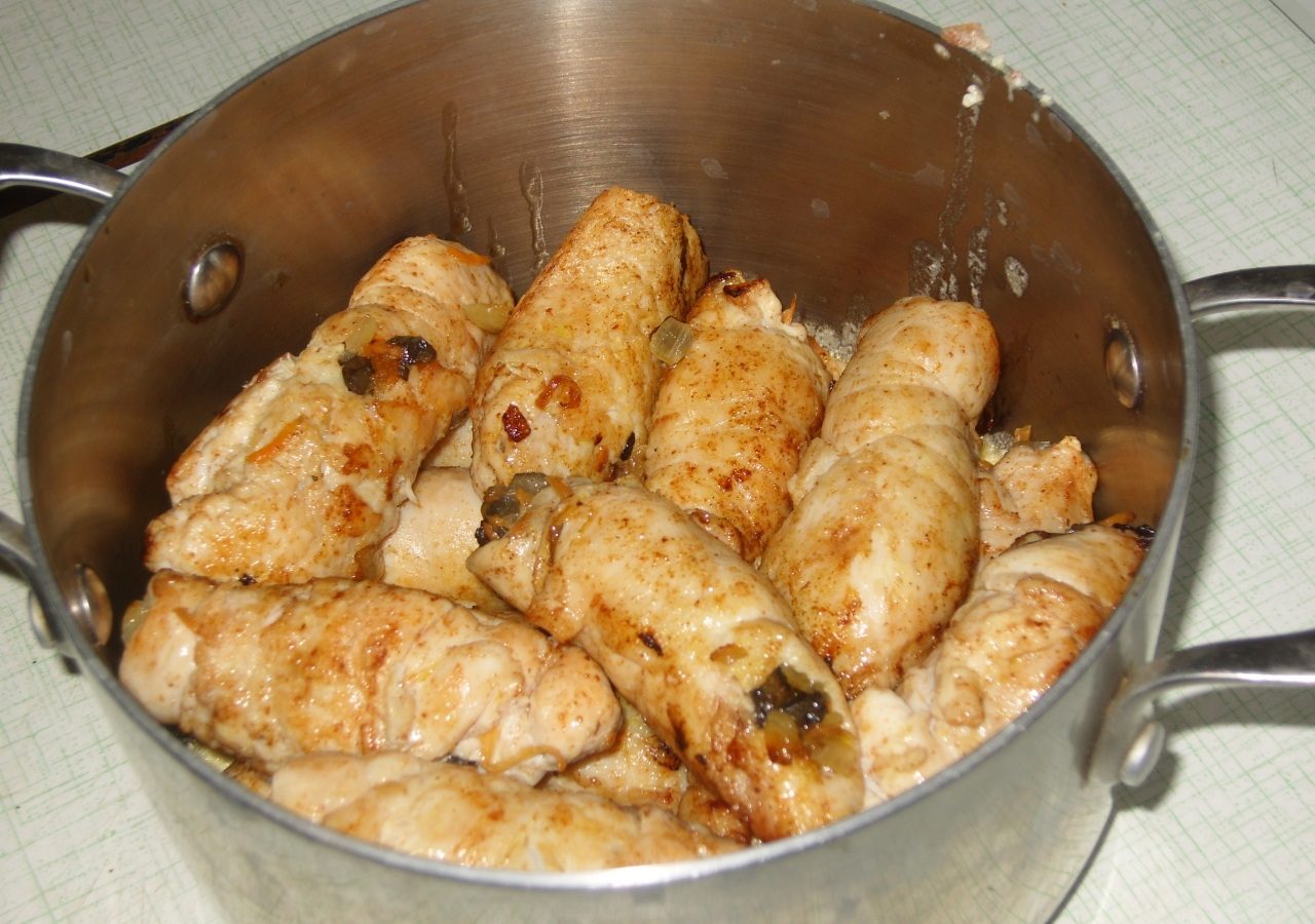Пальчики, сделанные из куриного филе, с острой начинкой