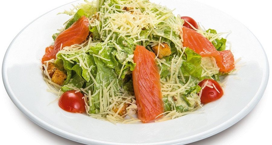 Блюдо с моллюсками и красной рыбой