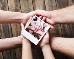 Пословицы и поговорки о почтительном отношении детей к родителям для детей дошкольного и школьного возраста, школы, ДОУ: сборник лучших пословиц с объяснением смысла. Какие есть и как найти пословицы и поговорки о почтительном отношении детей к родителям для детей?