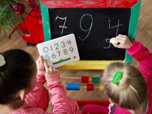 Пословицы и поговорки с числительными для детей дошкольного и школьного возраста, школы, ДОУ: сборник лучших пословиц с объяснением смысла. Какие есть и как найти пословицы и поговорки с числительными для детей?