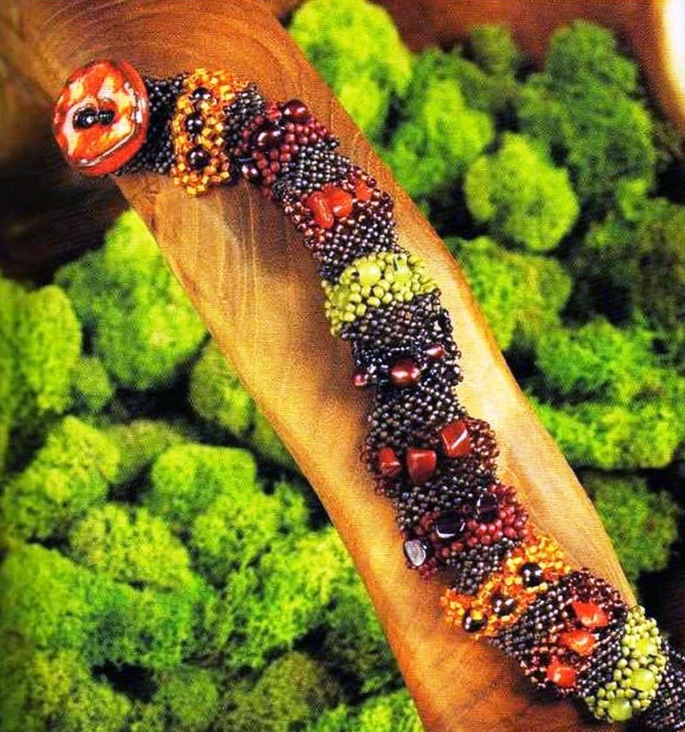 Гусеница из бисера
