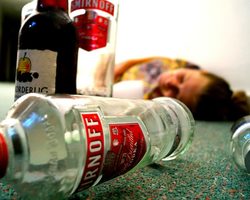 Отравление алкоголем: симптомы, что делать в домашних условиях, первая доврачебная помощь, лечение, последствия. Отравление головного мозга алкоголем: как восстановить память, какие принимать препараты? Признаки сильного отравления суррогатным, метиловым алкоголем: описание