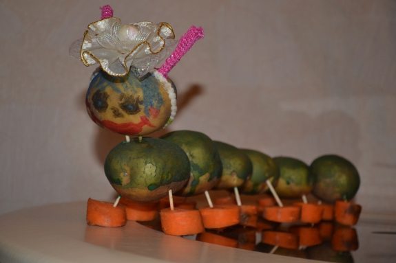 Гусеница из картошки и моркови