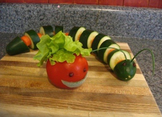 Гусеница из кабачка и моркови