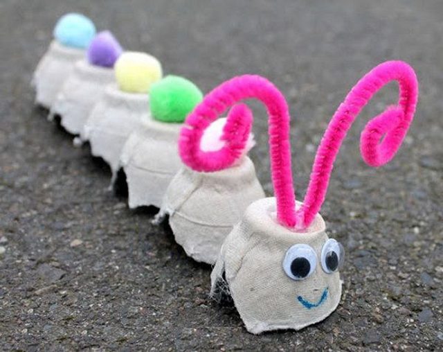 Поделка гусеница из лотка