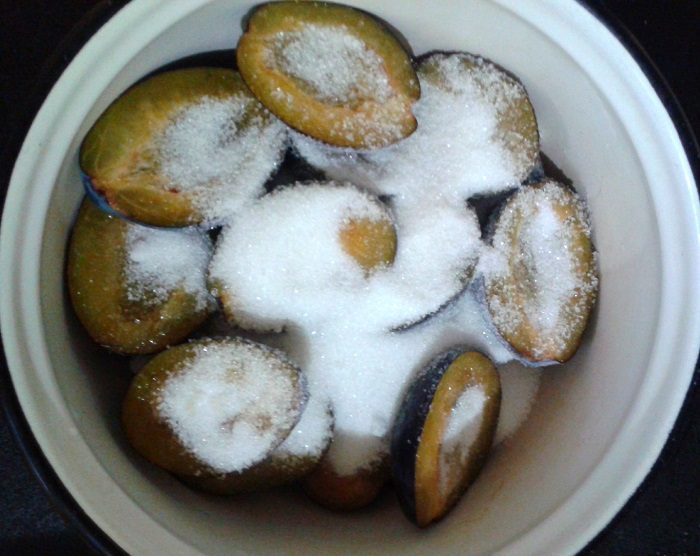 Готовим сливы к заморозке