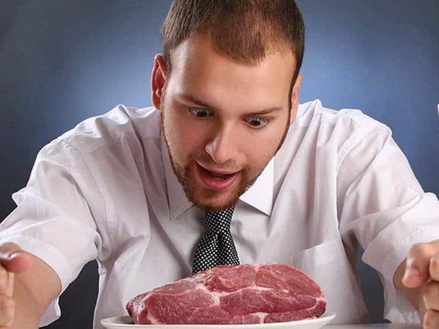 Сонник – видеть во сне мясо: значение сна. К чему снится есть, разделывать, покупать мясо свинины, говядины, куриное, человеческое, сырое, вареное, жареное, тухлое, замороженное, без крови, кусок, женщине, мужчине: толкование сна