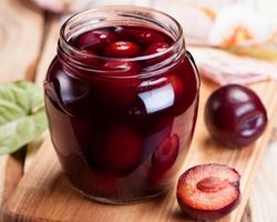 Заготовки из сливы на зиму – компоты, пюре, сливы в сиропе с косточками и без косточек, собственном соку, протертые с сахаром, целиком, маринованные, моченые, соленые, без сахара в банках: лучшие рецепты. Как сохранить сливы на зиму свежими?