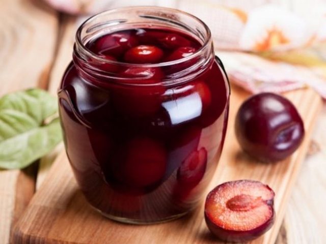 Заготовки из сливы на зиму – компоты, пюре, сливы в сиропе с косточками и без косточек, собственном соку, протертые с сахаром, целиком, маринованные, моченые, соленые, без сахара в банках: лучшие рецепты. Как сохранить сливы на зиму свежими?