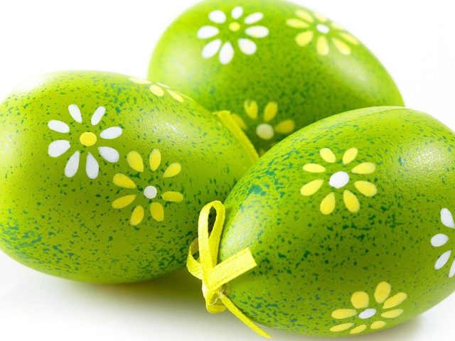 Как красить яйца на Пасху зеленкой с луковой шелухой, йодом, марганцовкой, мраморные, кружевные, зеленые, коричневые, необычные «в крапинку», с белым узором: лучшие способы, рецепты, фото, видео. Не вредно ли красить яйца зеленкой?