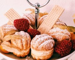 Печенье орешки со сгущенкой, на сметане: классический рецепт. Как готовить тесто и начинку для выпечки орешков со сгущенкой, на сметане?
