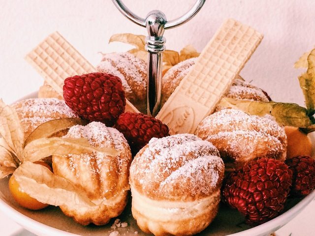 Печенье орешки со сгущенкой, на сметане: классический рецепт. Как готовить тесто и начинку для выпечки орешков со сгущенкой, на сметане?
