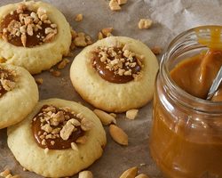 Вкусное печенье на рассоле с орехами, какао, цукатами, изюмом, сухофруктами, творогом, маком, медом, тыквой, лимоном, мандаринами, к пиву: лучшие рецепты