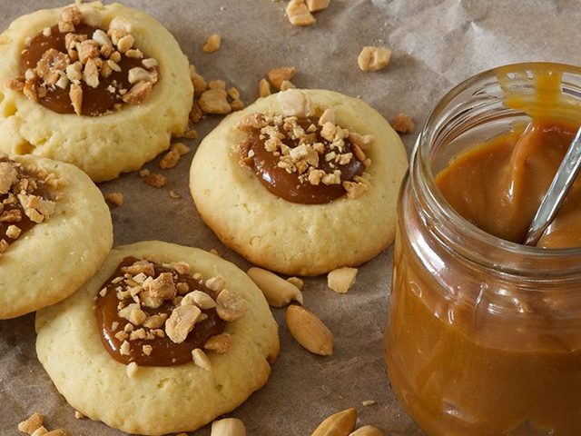 Вкусное печенье на рассоле с орехами, какао, цукатами, изюмом, сухофруктами, творогом, маком, медом, тыквой, лимоном, мандаринами, к пиву: лучшие рецепты