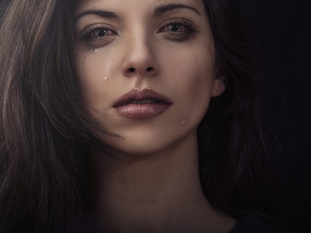 Грустные и красивые статусы про боль в душе. Красивые крылатые выражения, фразы, цитаты про душевную боль: слова