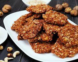 Овсяное печенье в домашних условиях: лучшие рецепты с орехами, творогом, шоколадом, бананом, с гречневой мукой и клюквой, кукурузной мукой и кокосовой стружкой, со злаками, с рисовой мукой и семечками, с мятой в шоколаде, с перцем и имбирем