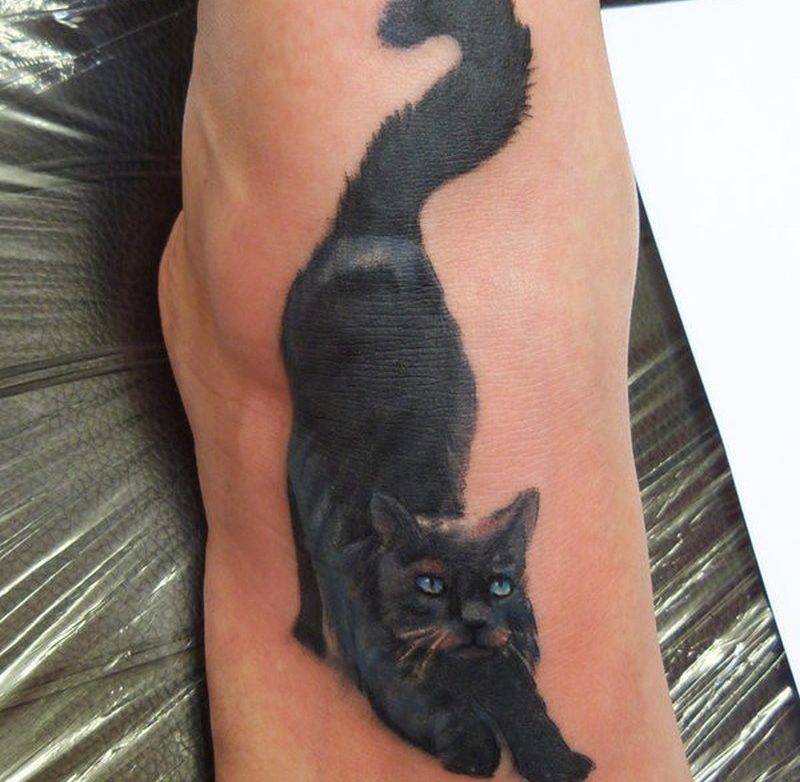 Наколка кот на ноге