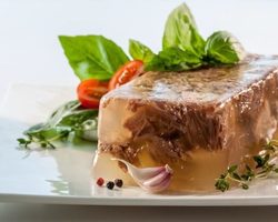 Приготовление холодца: классический рецепт, из говядины, курицы, индейки, свинины, рыбы. Как выбрать ингредиенты, подготовить мясо и бульон для холодца: советы для приготовления вкусного блюда