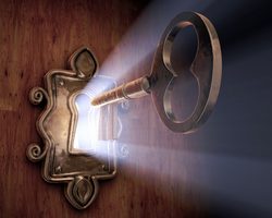 Сонник – видеть во сне ключи. К чему снятся ключи большие, маленькие, новые, золотые, сломанные, в замке, от квартиры, дверей, машины, в руке, в связке, женщине, потерять, найти, отдать, получить: толкование сна