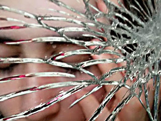 Сонник – видеть во сне зеркало: значение сна. К чему снится зеркало разбитое, треснутое, красивое, черное, большое, старое, без отражения, без рамы, женщине, осколок: толкование сна