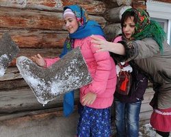 Гадание на Крещение — Сапожок, Куриное предсказание, на желание, на чужих разговорах: описание