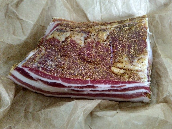 Вкусная грудинка домашней засолки