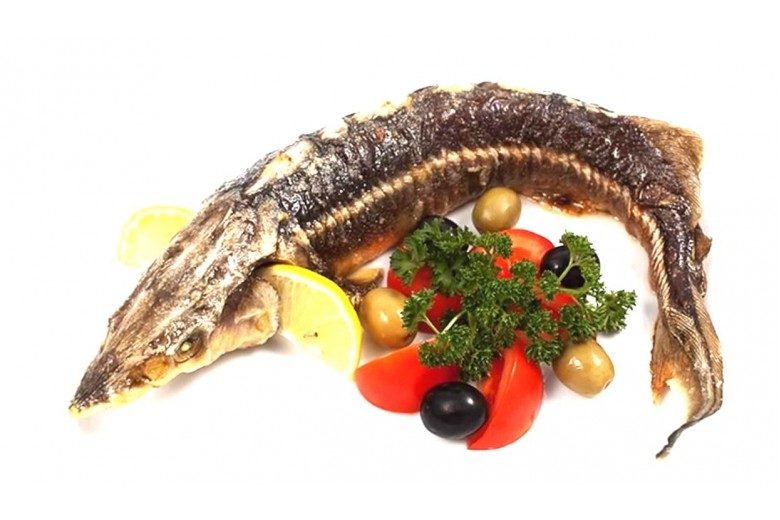 Запеченный осетр с овощами