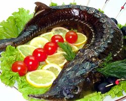 Осетр, запеченный в духовке целиком: секреты приготовления, рецепт с чесноком, овощами, соком лимона, в фольге, осетрины по-царски