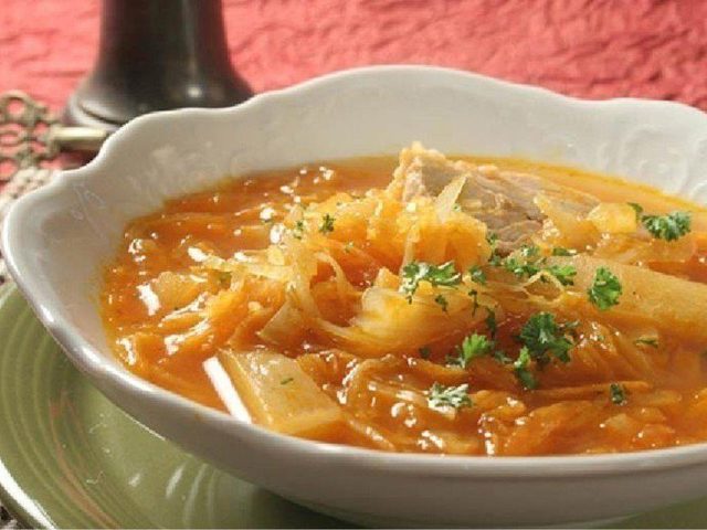 Щи из квашеной капусты: лучшие рецепты. Как приготовить вкусные щи из квашеной капусты со свининой и с курицей, перловкой, постные, суточные: рецепты