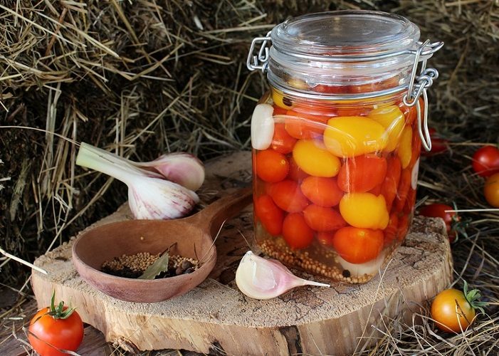 Маринованные помидоры черри с семенами горчицы