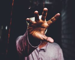 Как определить самостоятельно, что на тебе порча или сглаз: признаки порчи и сглаза и взрослых и детей. Порча и сглаз: сходства и различия. Какие молитвы читать от сглаза и порчи: текст