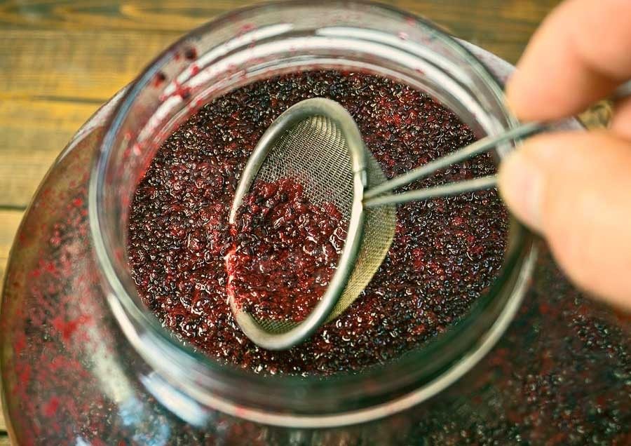 Аккуратно снимайте мезгу